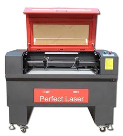 Máquina de corte a laser de tecido de couro CO2 de cabeça dupla 100 W para indústria de bordados