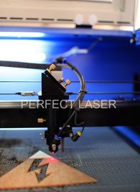 Máquina de corte a laser de CO2 econômica, máquina de corte e gravação a laser
