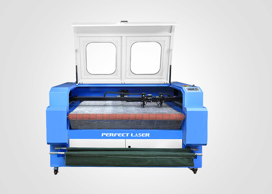 Máquina de gravação a laser de tecido CO2 multifuncional 1300 * 900 mm 1-10000 mm / min Velocidade de corte, gravador a laser CNC